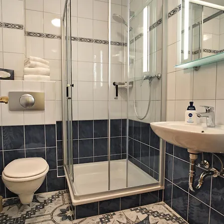 Luisenhof * נויגלובסו