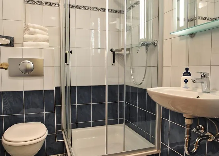 Luisenhof * نويغلوبسوف